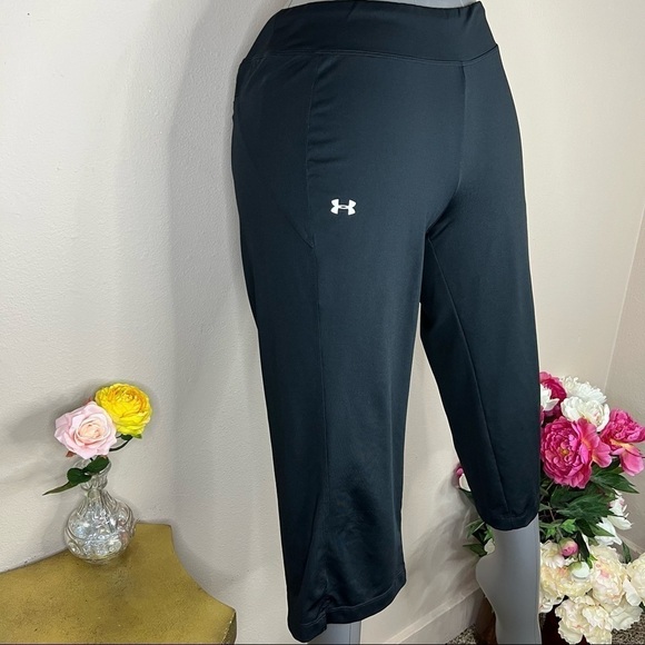 M Under Armour Black Wide Leg Capri Pants Activewear Athletic Stretch 8 10 - Picture 2 of 11